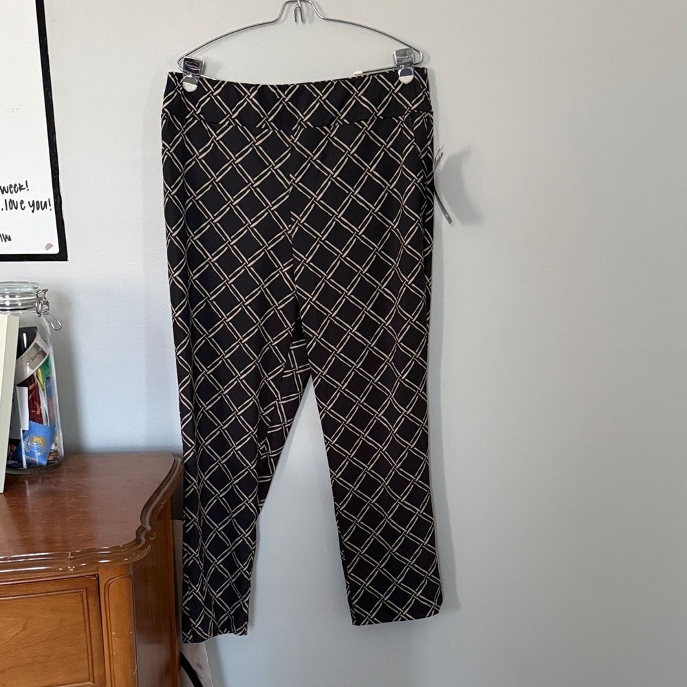 Katherine Way Black and White Patterned Cropped Pants